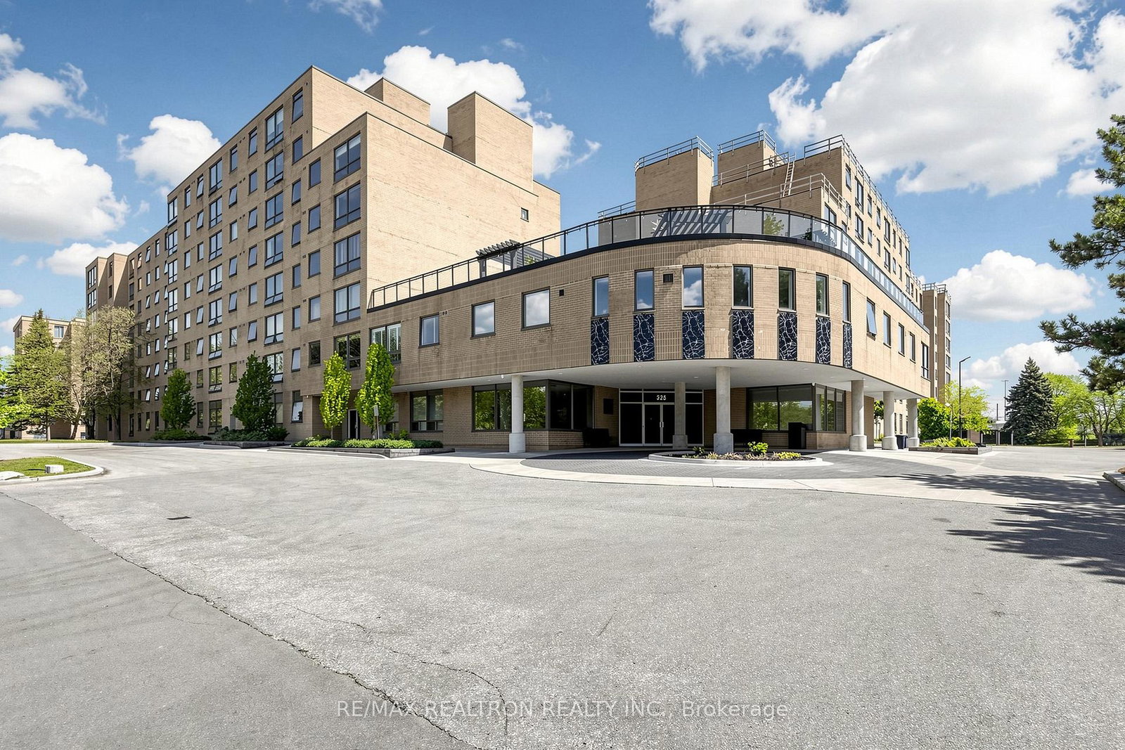 326-e-major-mackenzie-drive-richmond-hill-ontario-n13729552