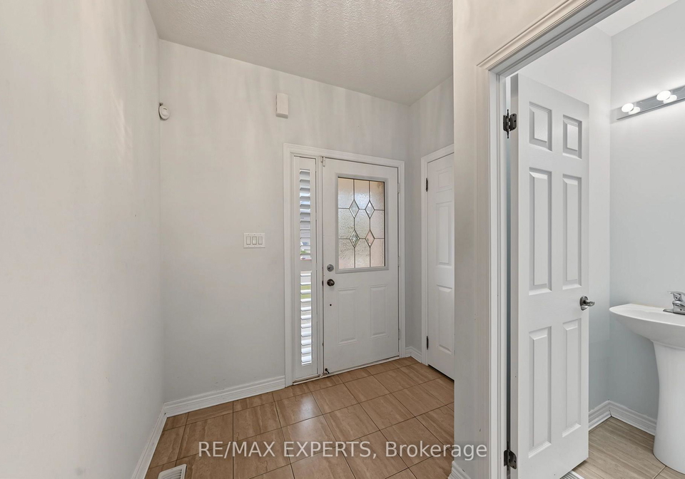 39-naylor-drive-bradford-west-gwillimbury-ontario-n13733958