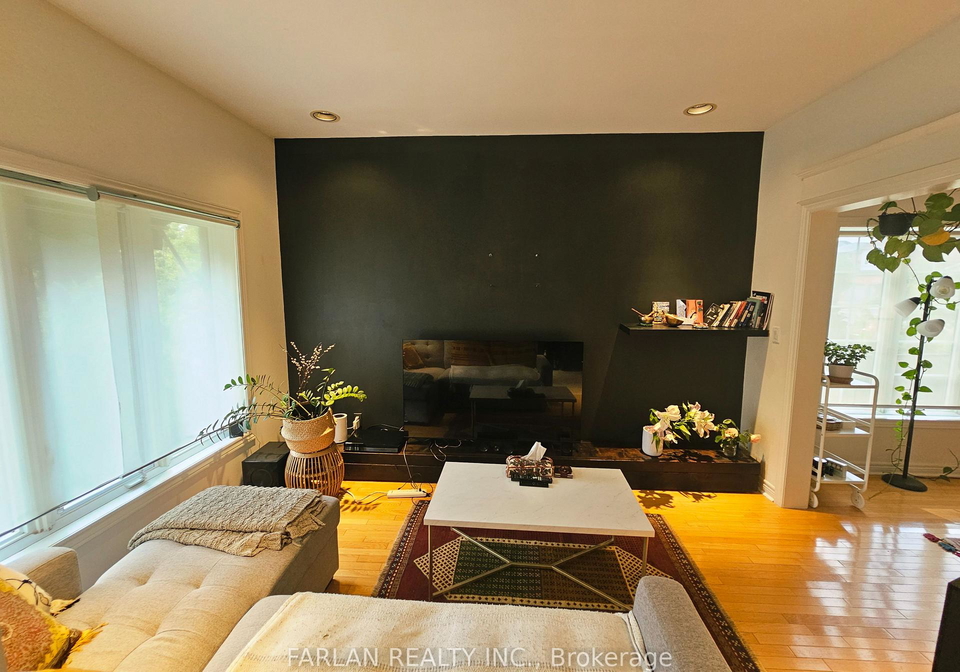 150-jordanray-boulevard-newmarket-ontario-n13736806