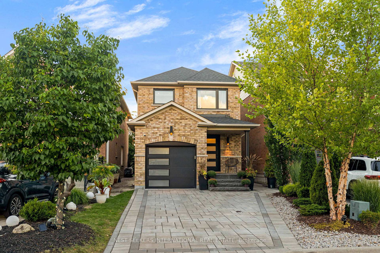 233-venice-gate-drive-vaughan-ontario-n13737812