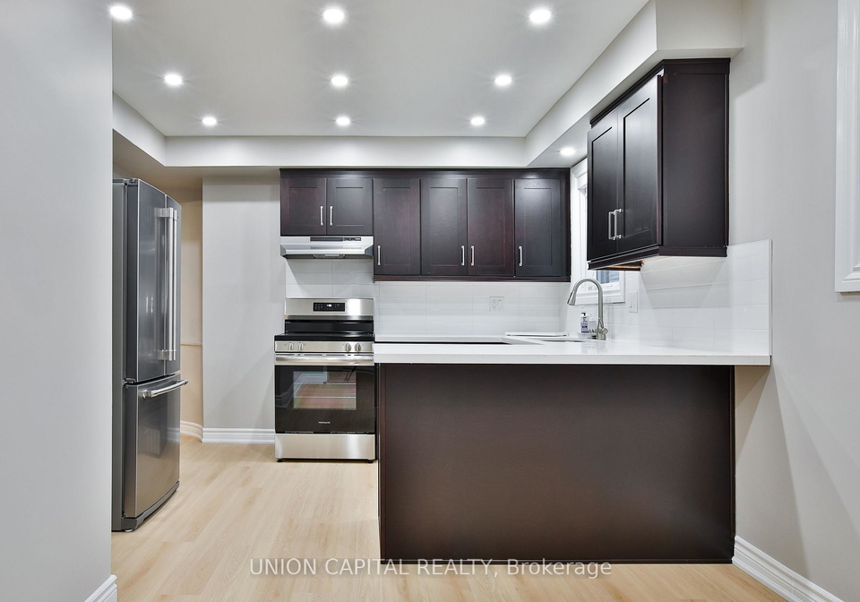 131-romfield-circuit-markham-ontario-n13741996