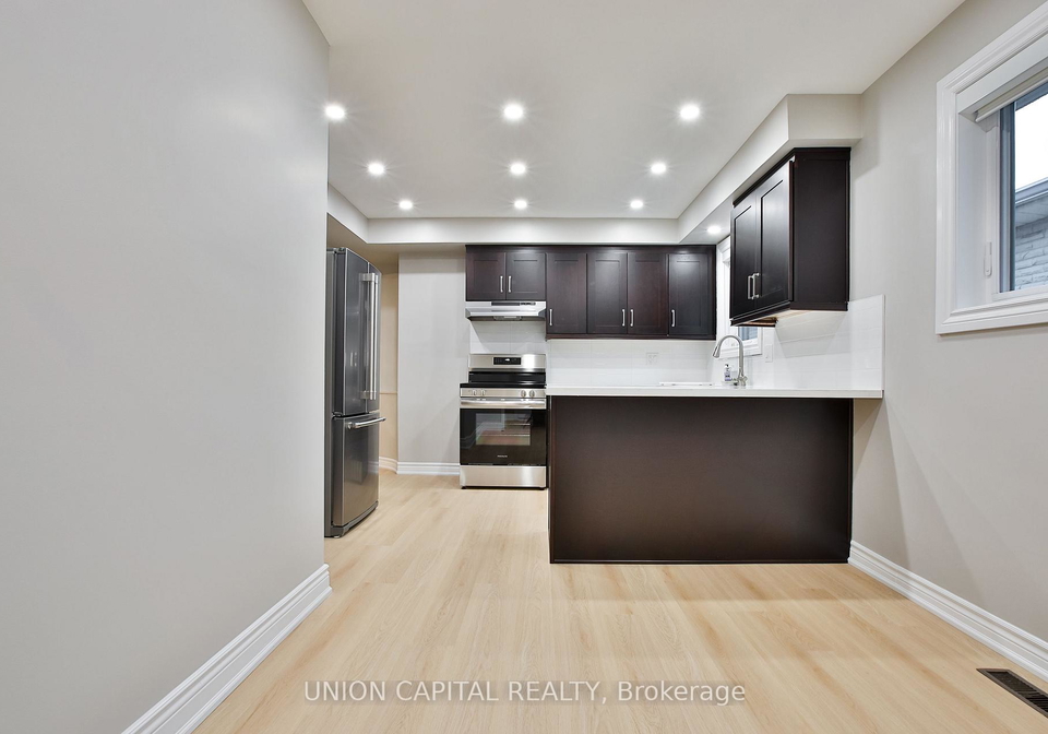 131-romfield-circuit-markham-ontario-n13741996