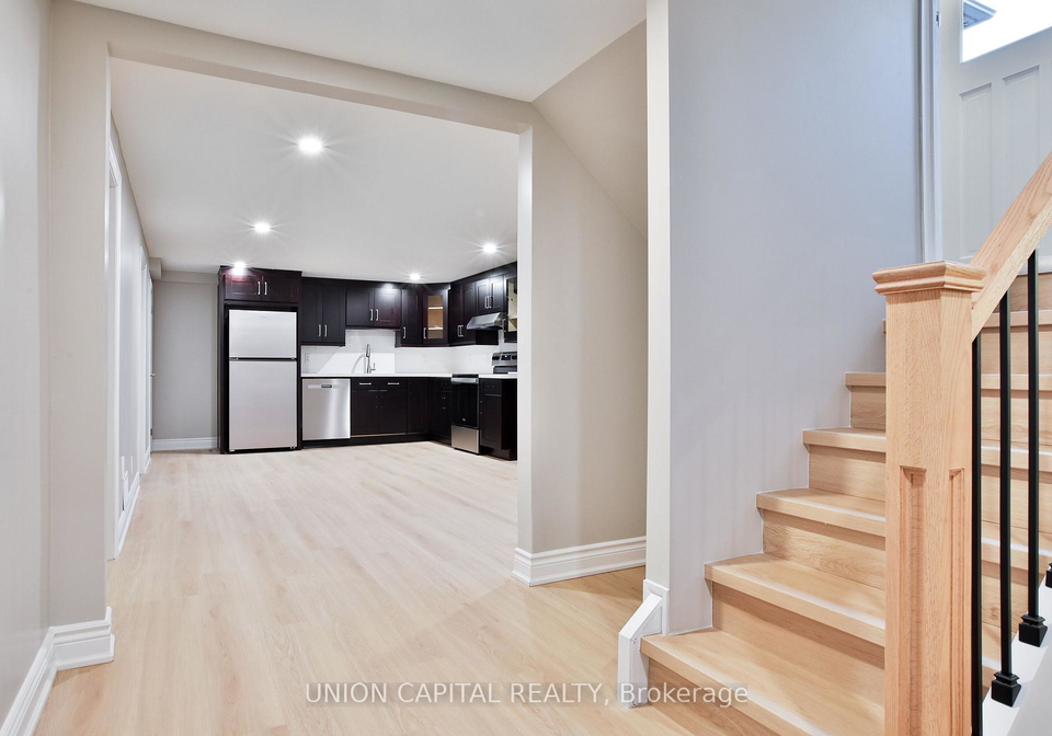 131-romfield-circuit-markham-ontario-n13742006