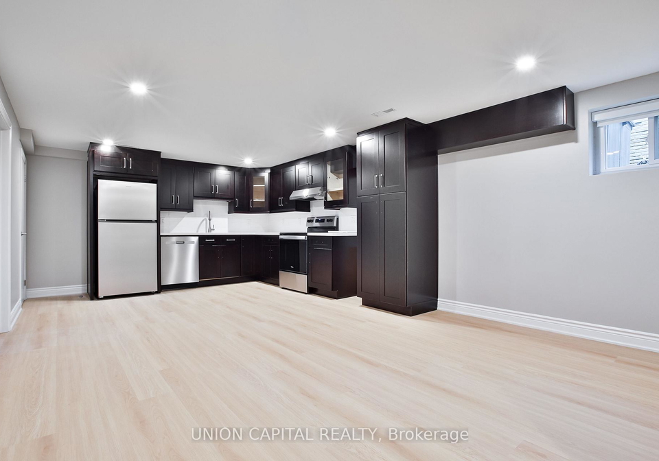 131-romfield-circuit-markham-ontario-n13742006