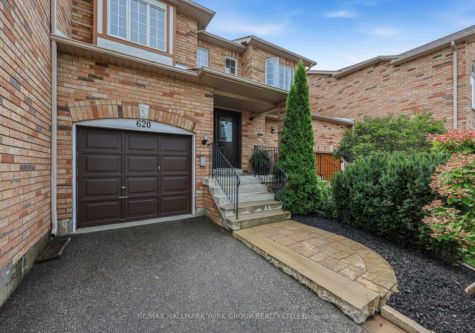 620-bondi-avenue-newmarket-ontario-n13743462