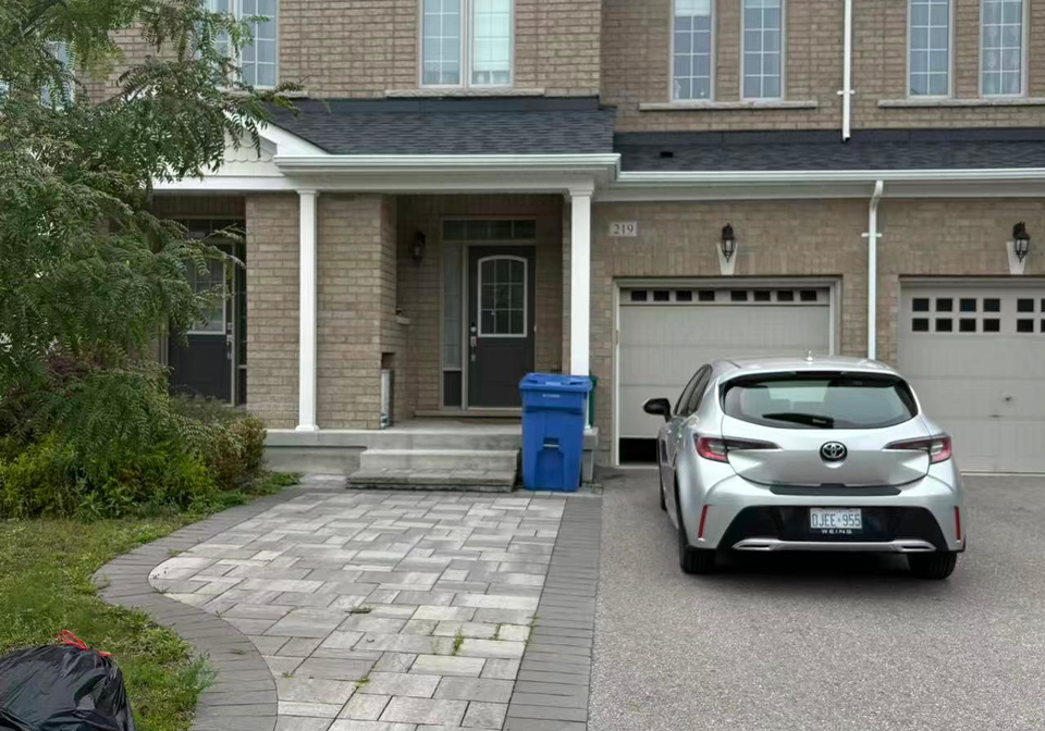 219-radial-drive-aurora-ontario-n13747336