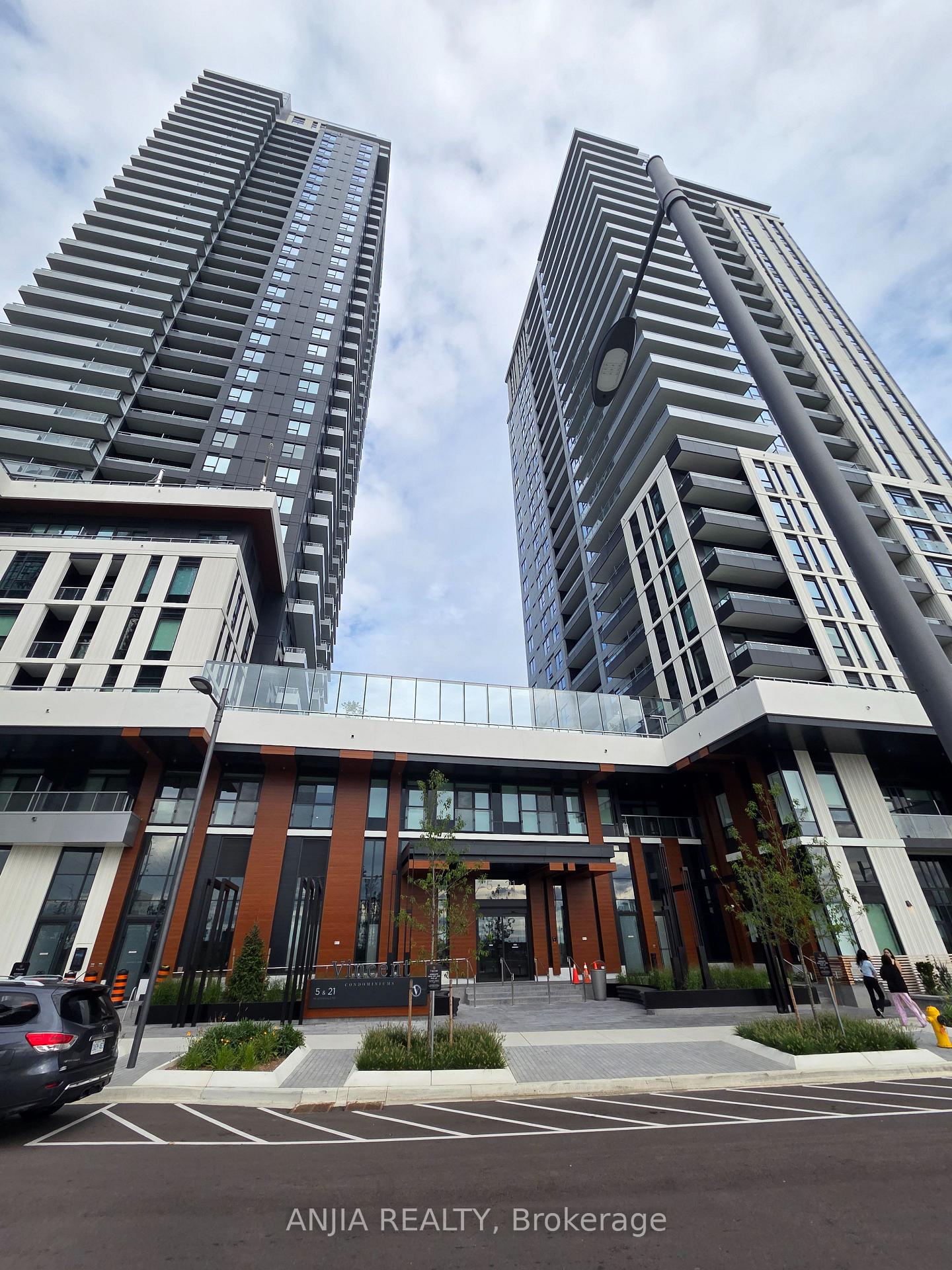 5-meadowdale-road-vaughan-ontario-n13749762