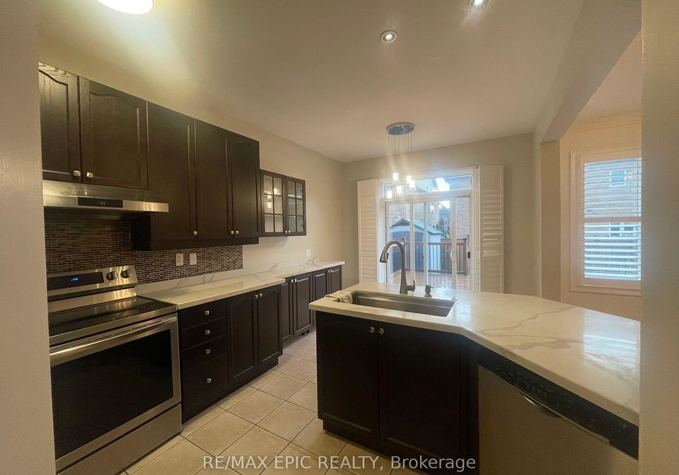 19-fitzroy-avenue-markham-ontario-n13750256