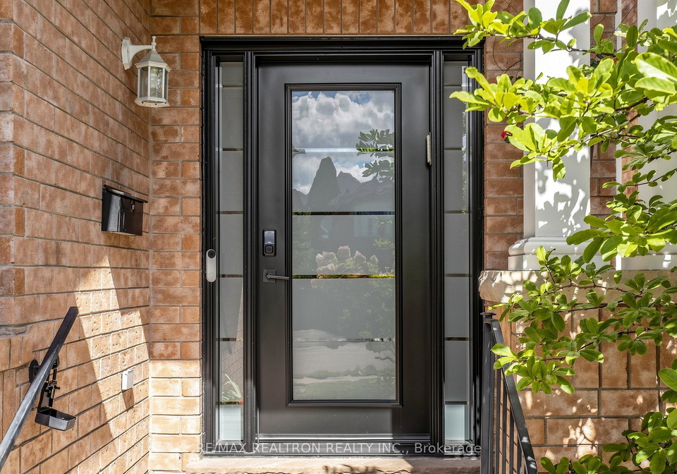 338-mcbride-crescent-newmarket-ontario-n13750558
