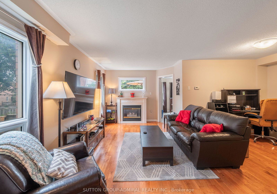 267-warner-crescent-newmarket-ontario-n13753254