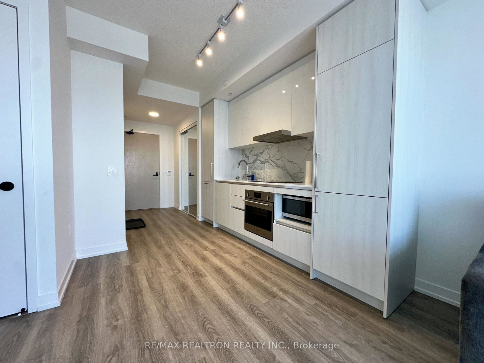 195-commerce-street-e-vaughan-ontario-n13760058