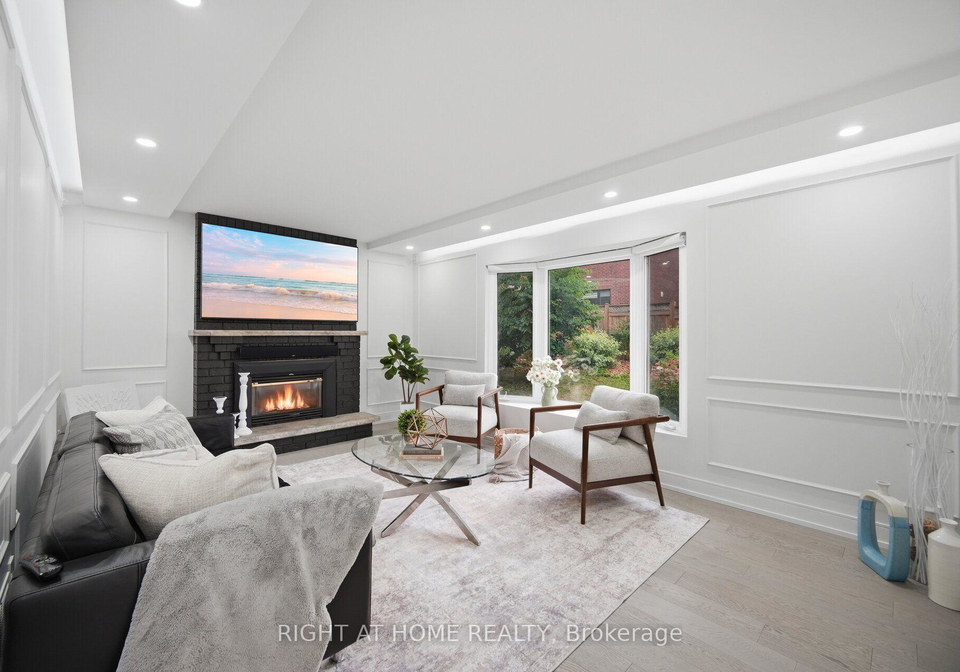 4-simmons-crescent-aurora-ontario-n13760244