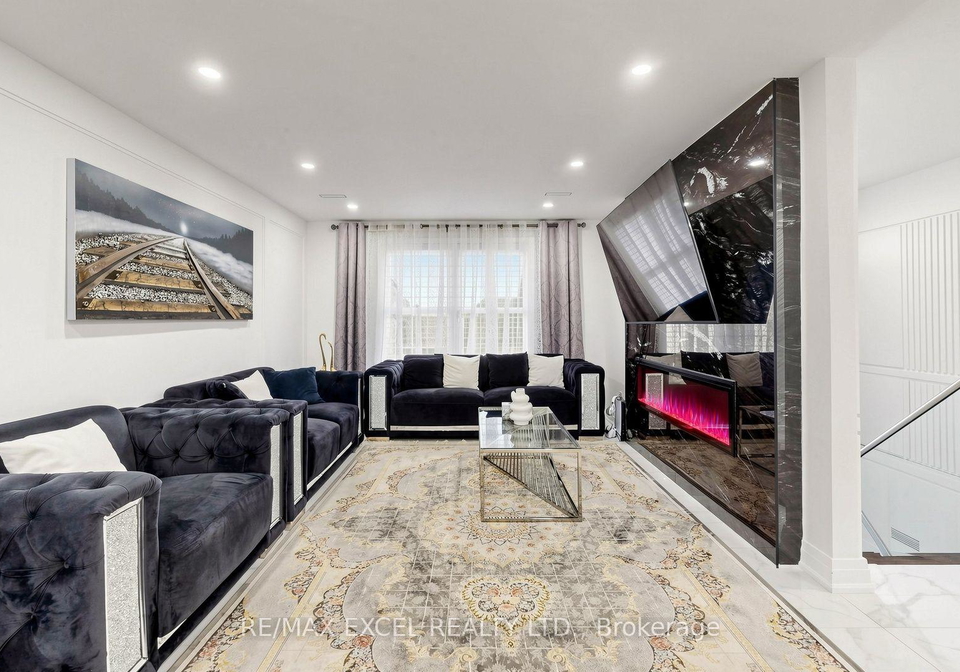 332-dixon-boulevard-newmarket-ontario-n13760728