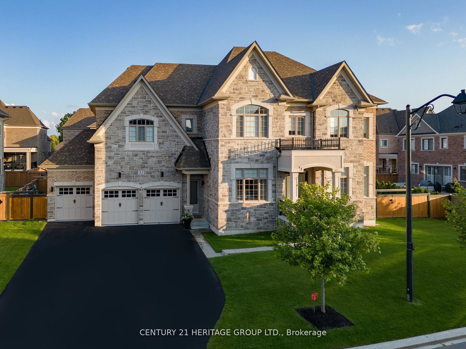 43-sir-henry-court-king-ontario-n13764204
