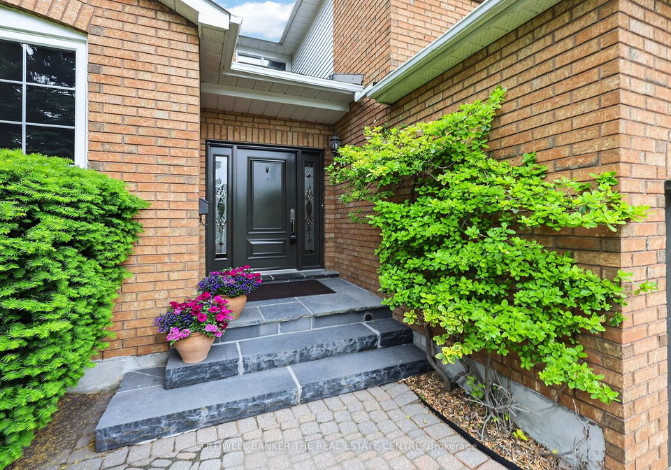 274-kirby-crescent-newmarket-ontario-n13764342