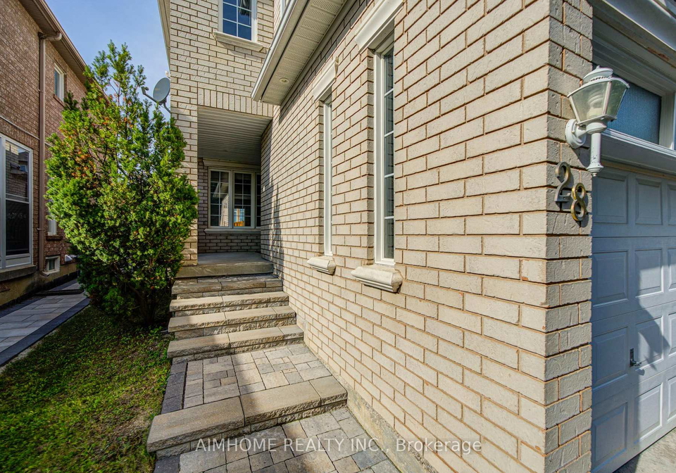 main-28-kiwi-crescent-richmond-hill-ontario-n13767054