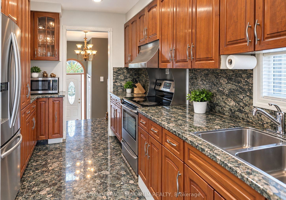 7-wood-crescent-bradford-west-gwillimbury-ontario-n13769742