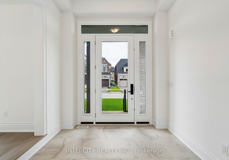 17-garriock-hall-avenue-king-ontario-n13774096