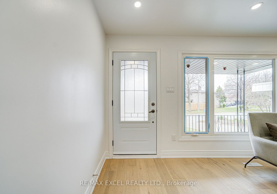 8-simsbury-court-markham-ontario-n13781606