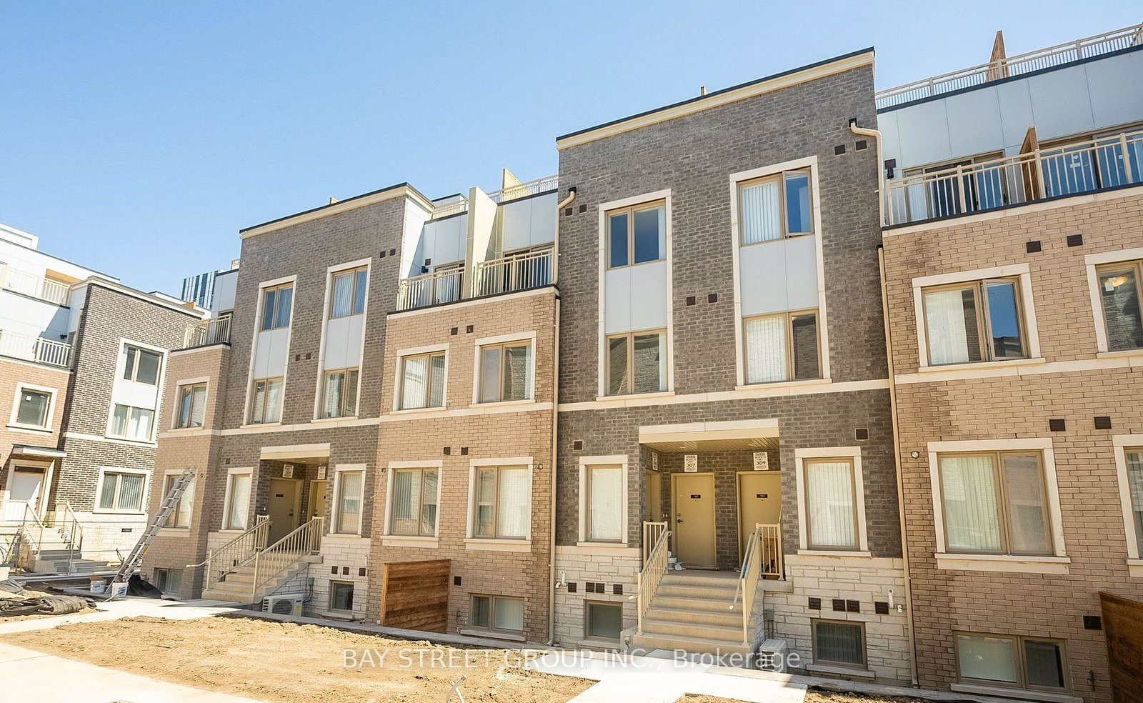 151-honey-crisp-crescent-vaughan-ontario-n13783654