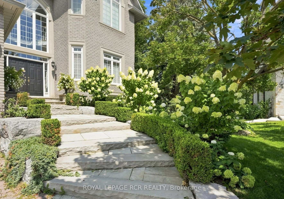 193-sherwood-place-newmarket-ontario-n13786946