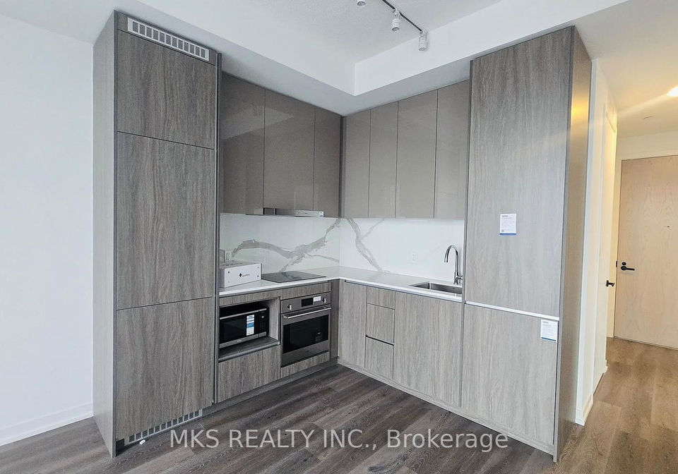 28-interchange-way-vaughan-ontario-n13793066