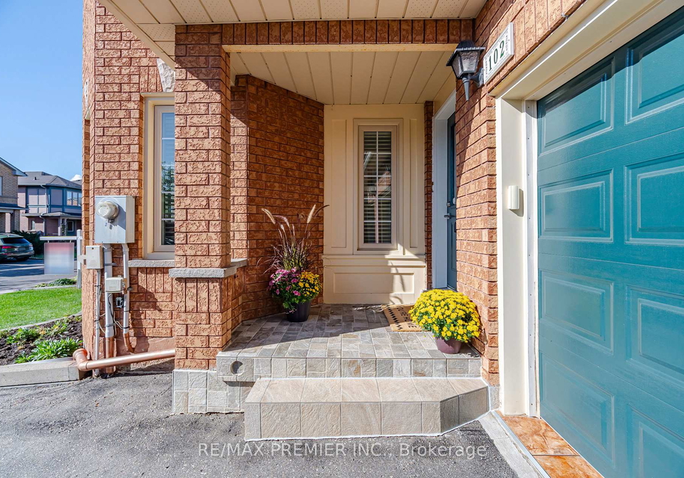 102-pinedale-gate-vaughan-ontario-n13793172