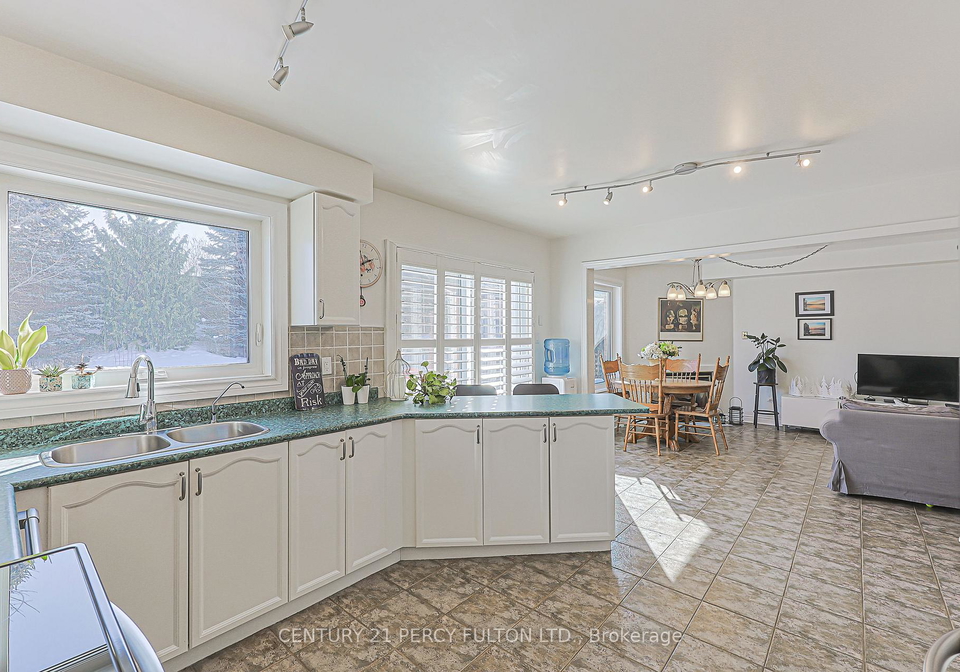 84-loraview-lane-aurora-ontario-n13794722