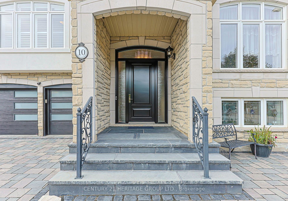 10-weslock-crescent-w-aurora-ontario-n13795744
