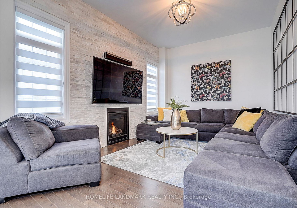 56-botelho-circle-aurora-ontario-n13800700