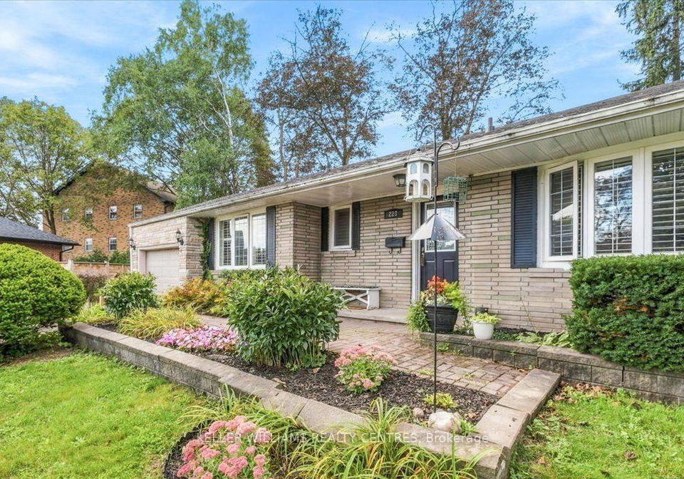 228-kathryn-crescent-newmarket-ontario-n13801794
