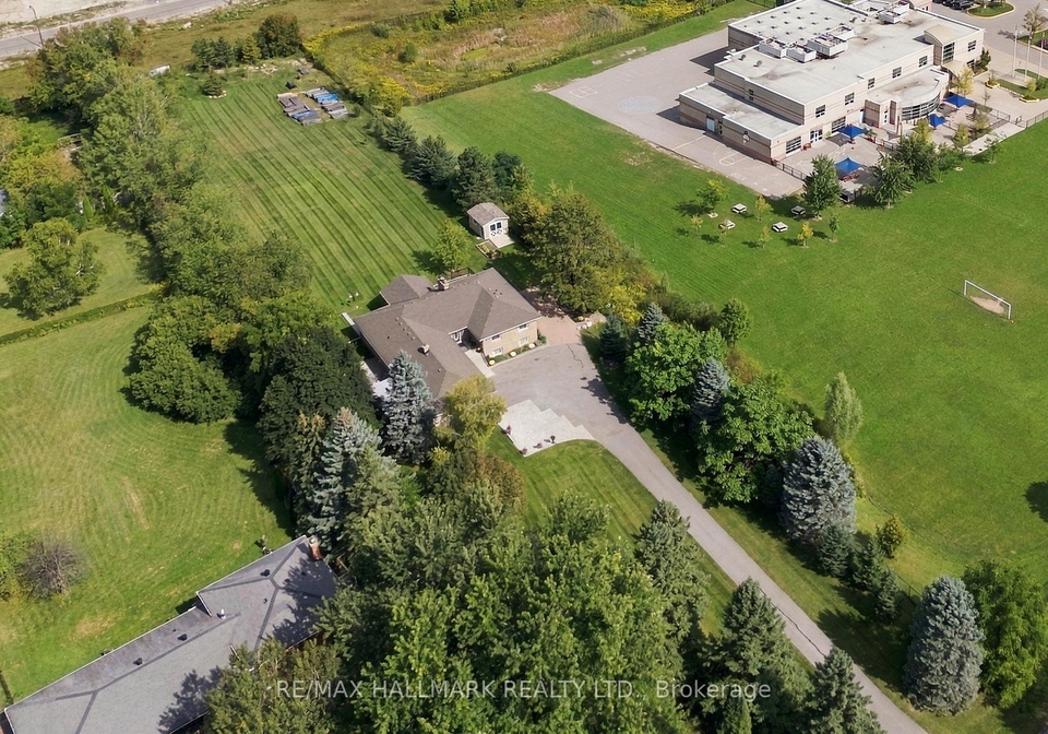 166-hillcrest-drive-east-gwillimbury-ontario-n13805592