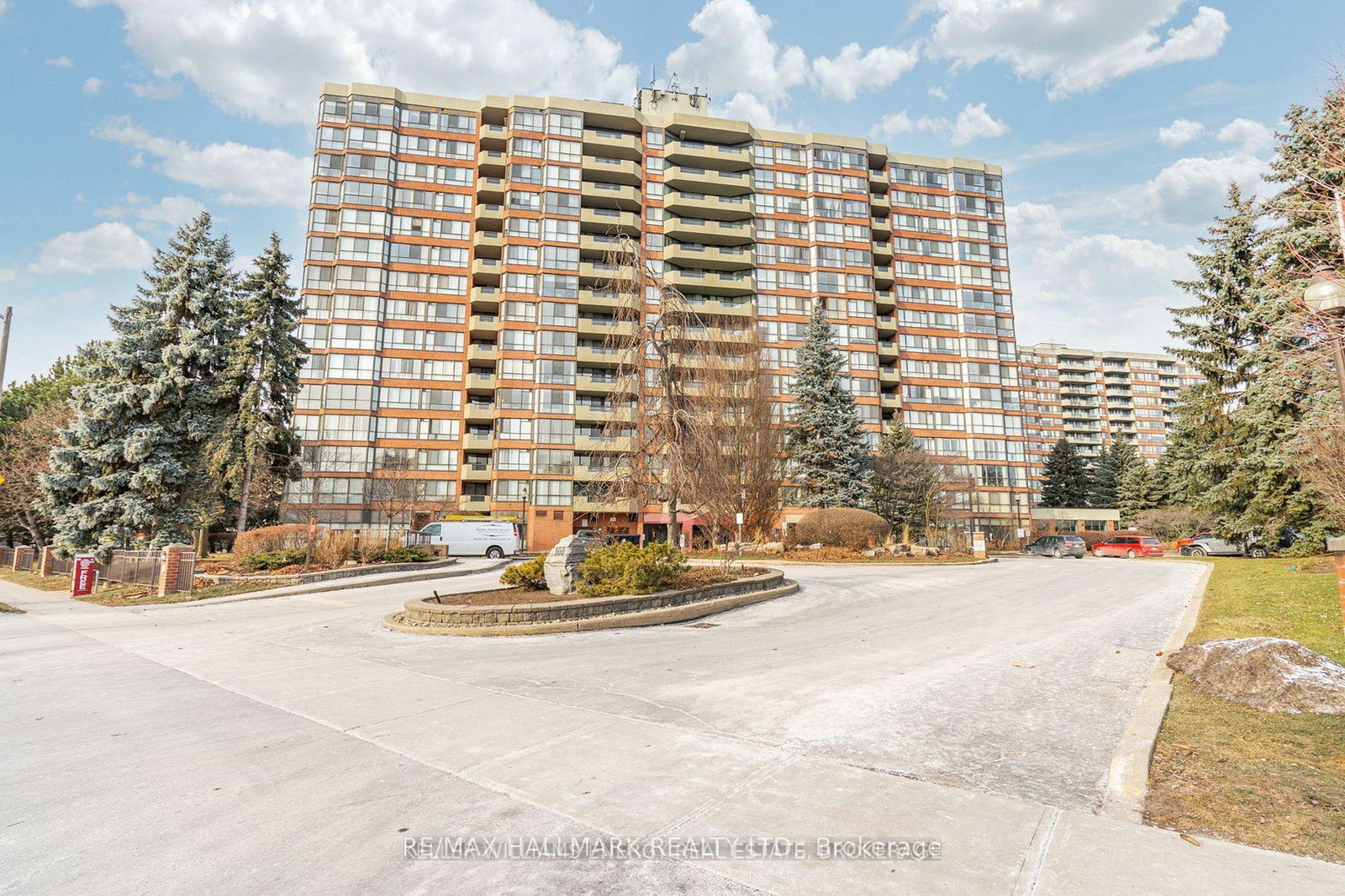 100-observatory-lane-richmond-hill-ontario-n13806686