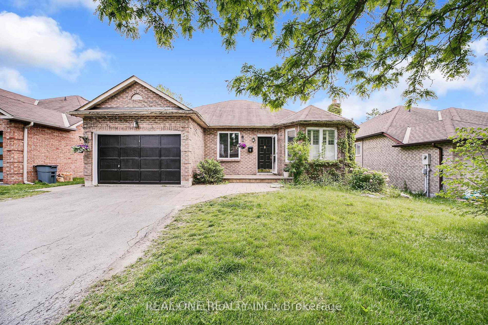 58-closs-square-aurora-ontario-n13806812