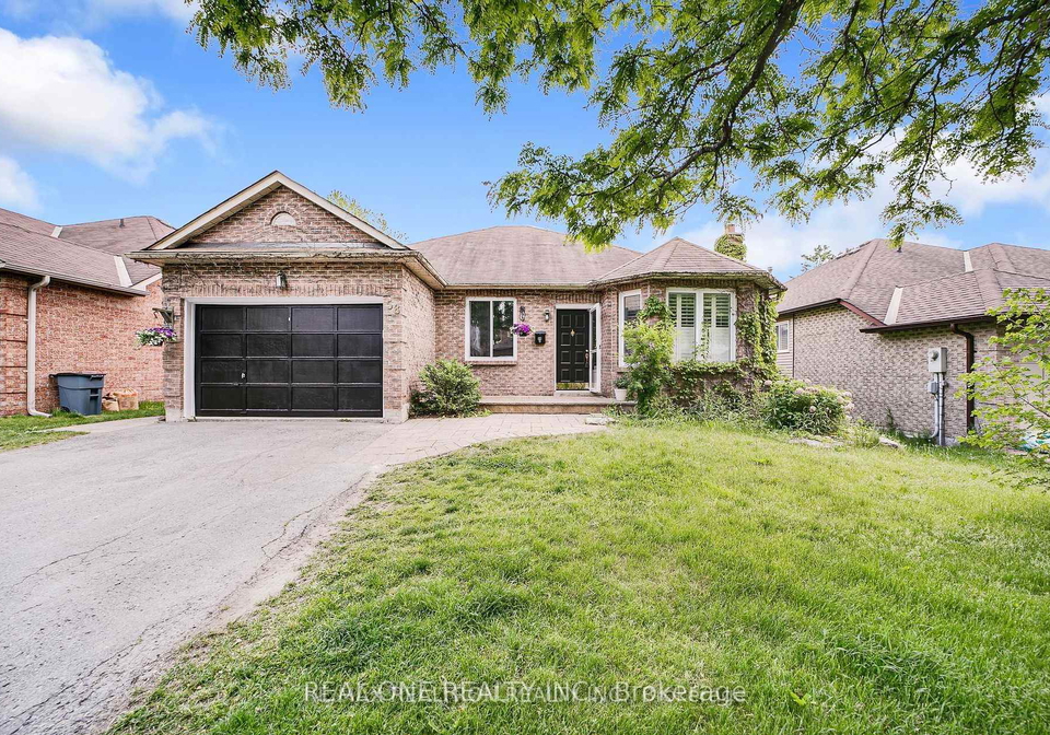 58-closs-square-aurora-ontario-n13806812