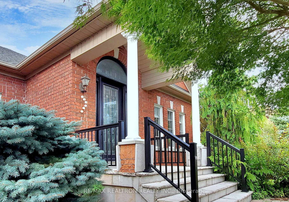 1021-ivsbridge-boulevard-newmarket-ontario-n13807506