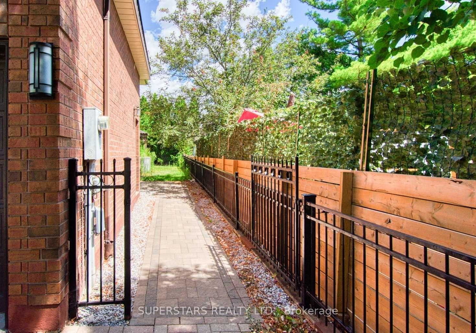8-huronia-place-vaughan-ontario-n13810096