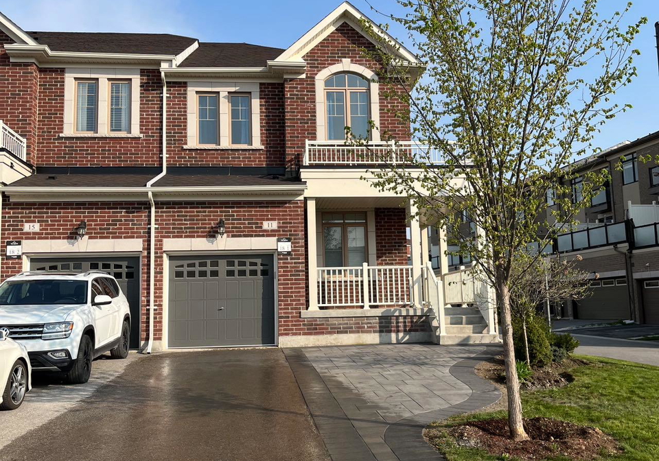 11-radial-drive-aurora-ontario-n13811404