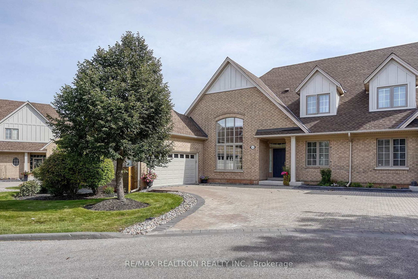486-falconwood-hollow-aurora-ontario-n13812334