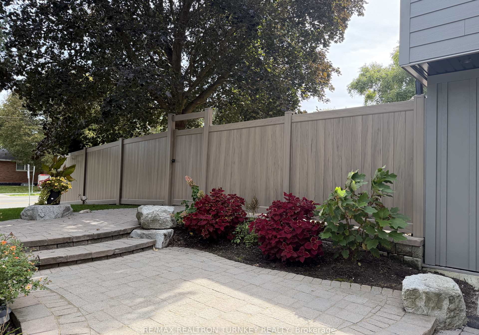 310-queen-street-newmarket-ontario-n13814656