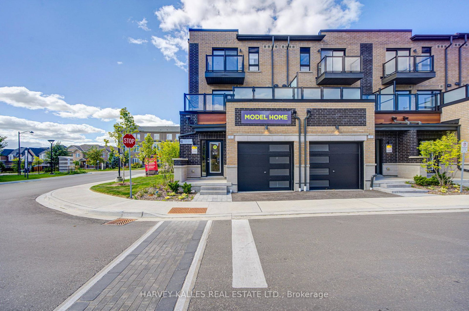 lytham-green-circle-newmarket-ontario-n13816658