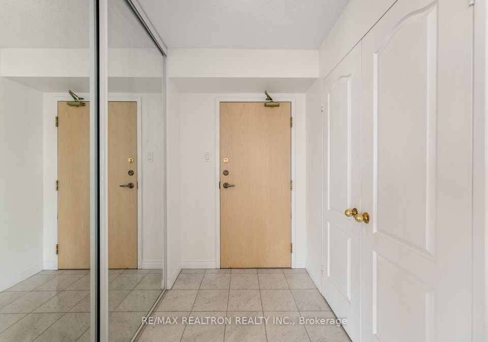 7-townsgate-drive-vaughan-ontario-n13817734