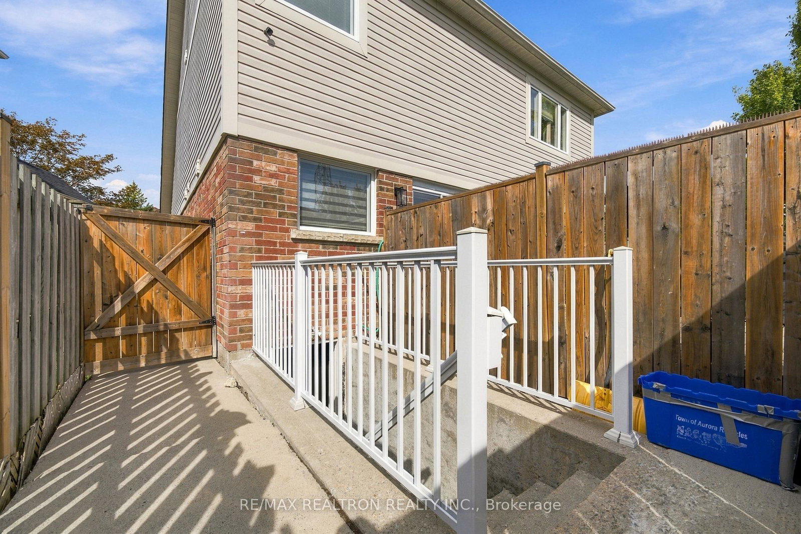 27-watkins-glen-crescent-aurora-ontario-n13818388