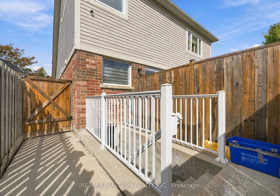 27-watkins-glen-crescent-aurora-ontario-n13818388