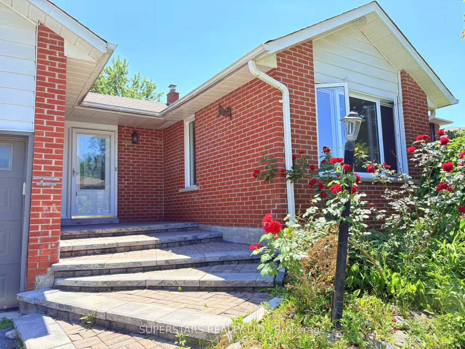 289-plymouth-trail-newmarket-ontario-n13819656