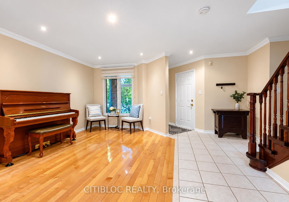 33-desert-view-crescent-richmond-hill-ontario-n13820176