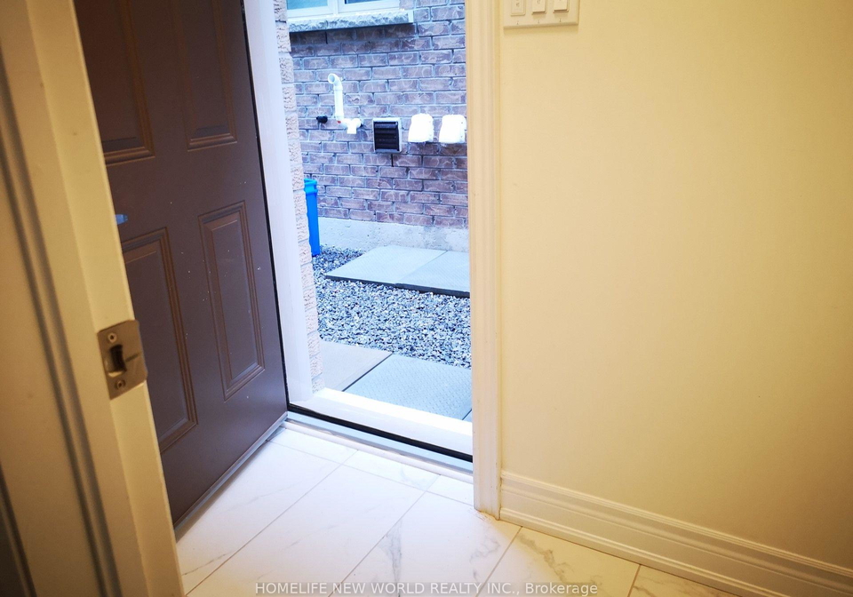 21-liam-lane-markham-ontario-n13821844