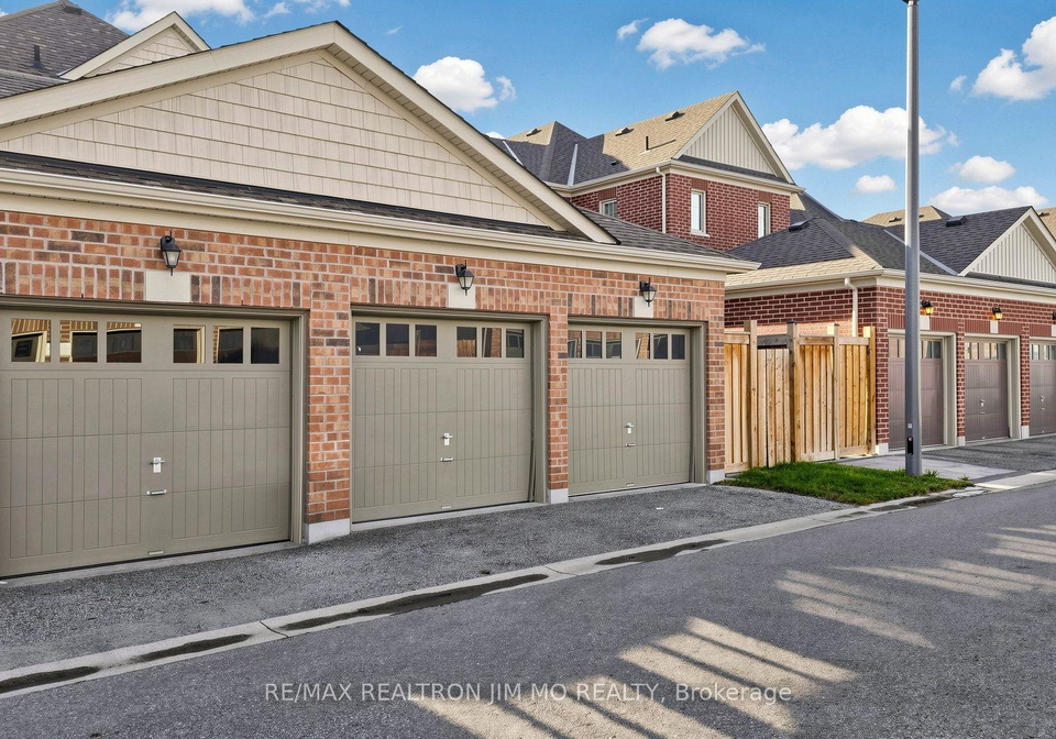 11-carratuck-street-east-gwillimbury-ontario-n13826936
