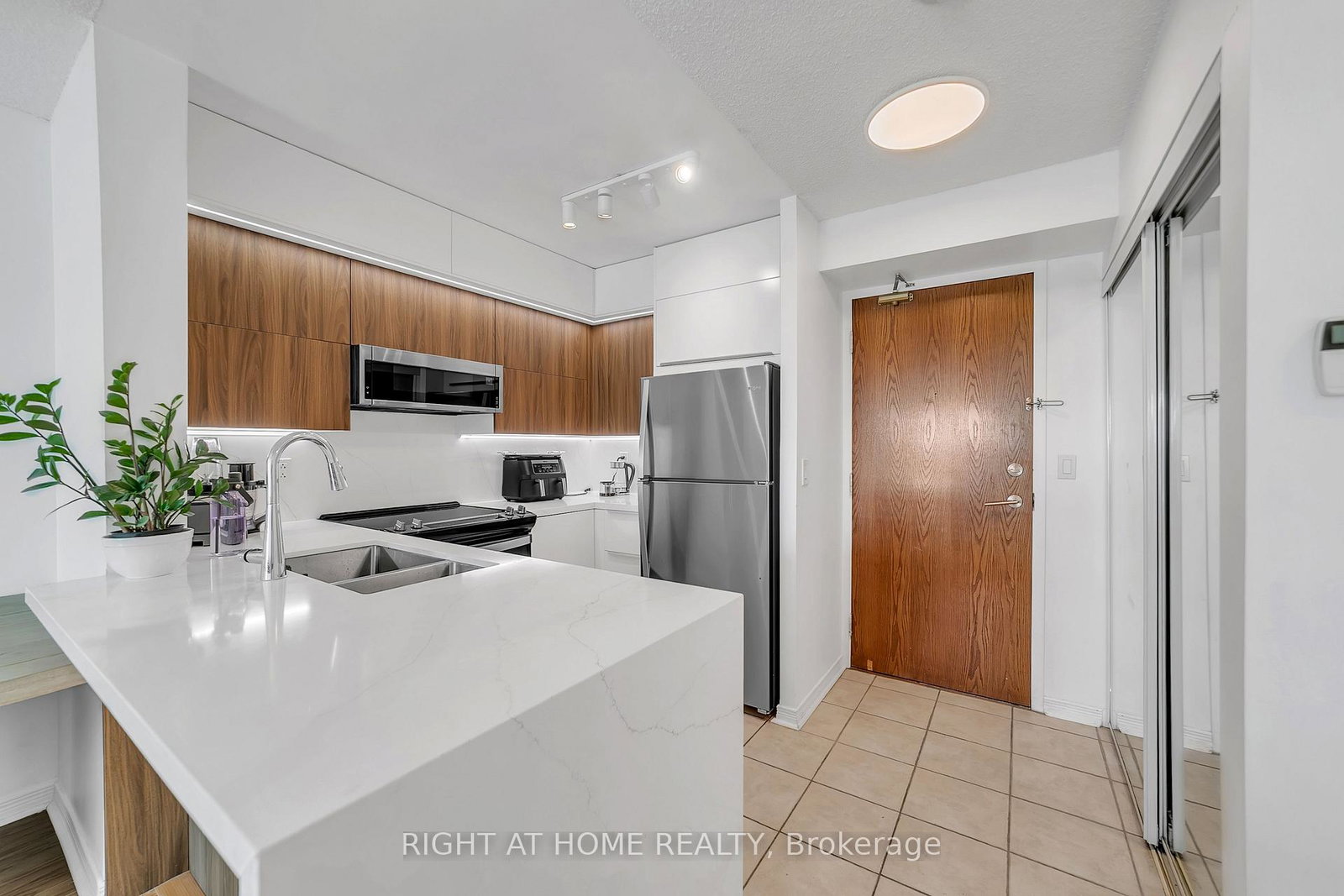 11-oneida-crescent-richmond-hill-ontario-n13827306