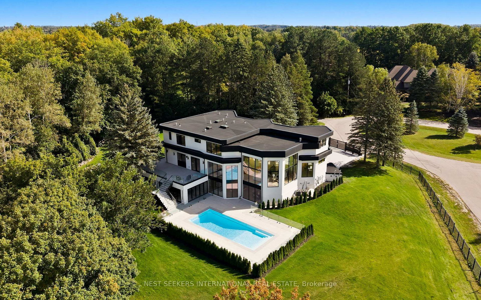 2-champlain-crescent-king-ontario-n13827428